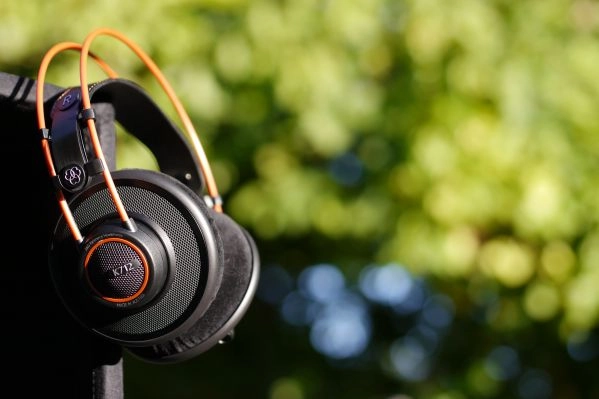 akg-k712-pro-referans-studyo-kulaklik-asimetrik-e-ticaret-gorsel2